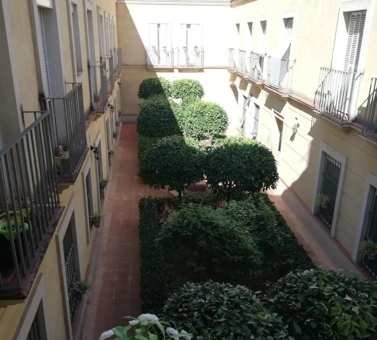Triana Estudio Σεβίλλη 0*,